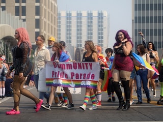 You are currently viewing Paulette Pink fala sobre plágios, intervenções estéticas e comunidade LGBTQIA+