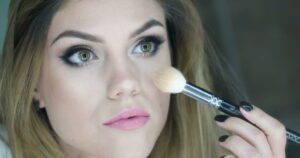 Read more about the article Feminizing Makeup: Contouring MTF Facial Features (3 Steps to Success)