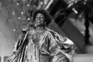 Read more about the article LISTEN: How Gloria Gaynor gave us another gay anthem with this Broadway cover