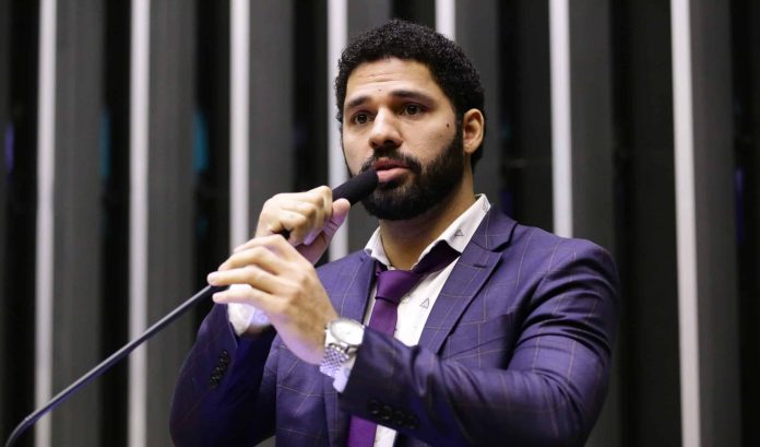 You are currently viewing Ex-deputado federal David Miranda morre aos 37 anos no Rio de Janeiro