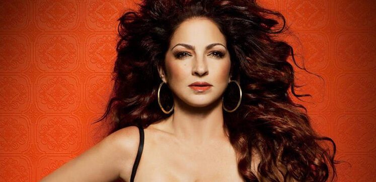 You are currently viewing That time Gloria Estefan hired a bunch of drag queens for a music video way before anyone else