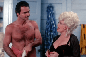 Read more about the article This classic Dolly Parton musical features one of the most homoerotic scenes ever committed to film