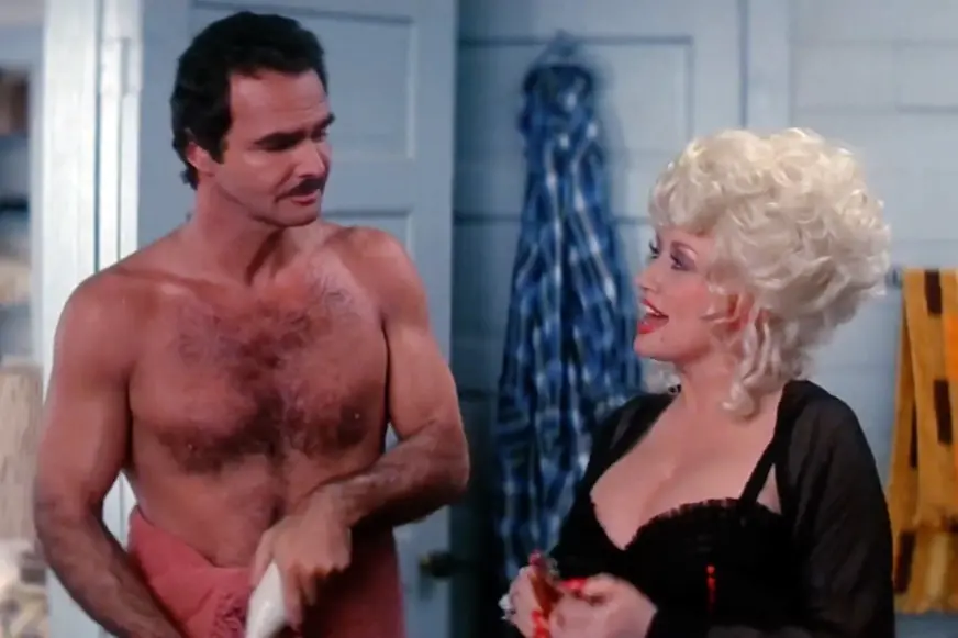 You are currently viewing This classic Dolly Parton musical features one of the most homoerotic scenes ever committed to film