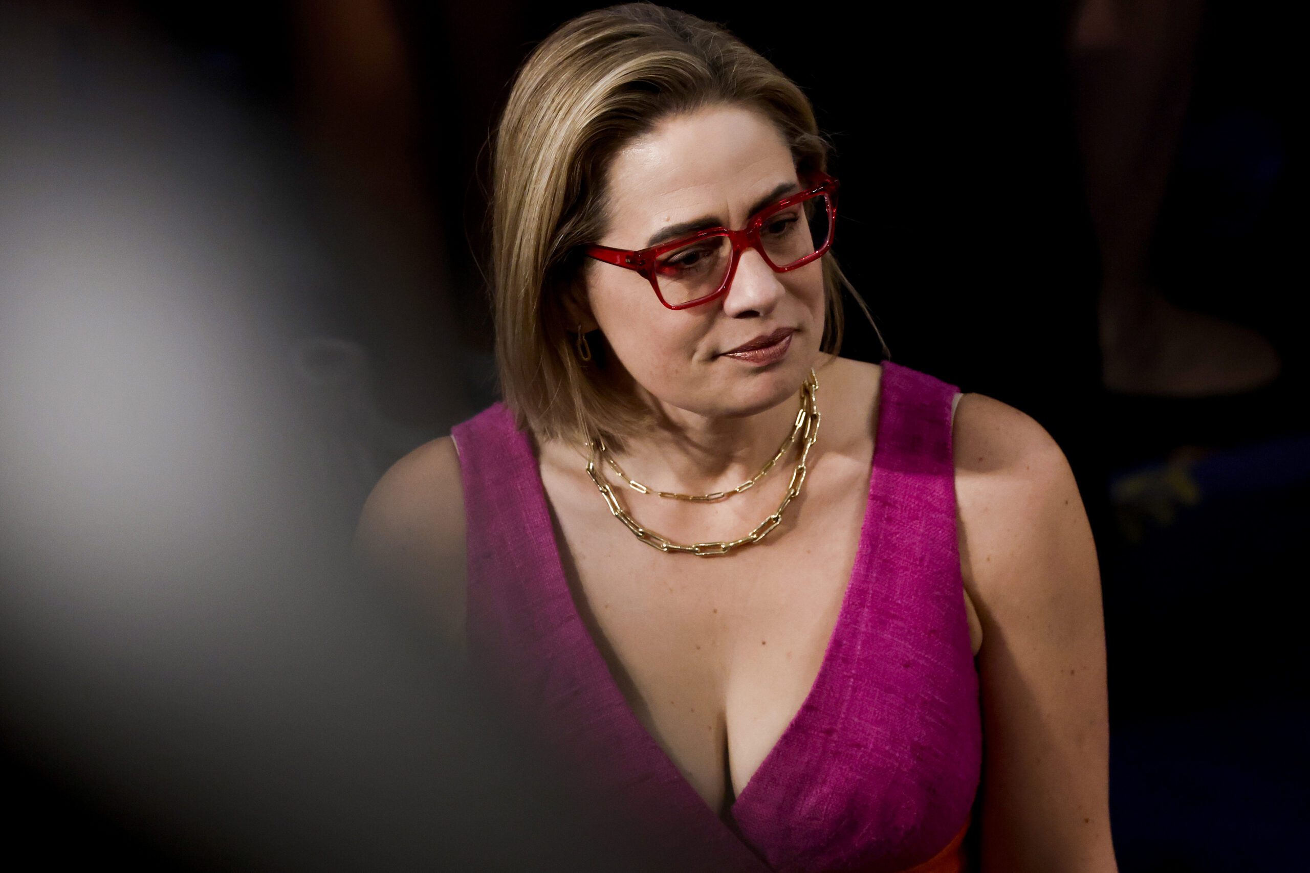 You are currently viewing Kyrsten Sinema’s big eff u to Democrats might actually help them in 2024
