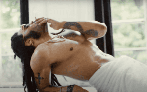 Read more about the article Lenny Kravitz, 59, once again rocks out with his c*ck out in one of the thirstiest videos ever