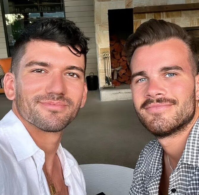 You are currently viewing TV presenter pays tearful tribute to gay colleague killed alongside his boyfriend