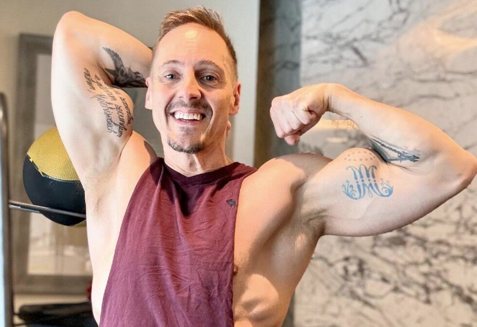You are currently viewing This gay, tatted up, body-building priest is living his authentic life on Instagram