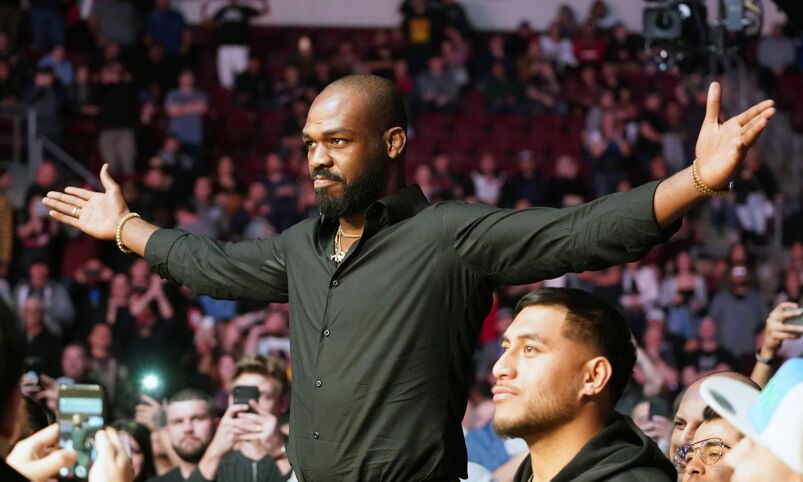 You are currently viewing UFC champ Jon Jones just became ensnared in a very bizarre “gay” controversy