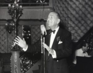 Read more about the article WATCH: Exploring the not-so-secret gay life of famed playwright & performer Noël Coward